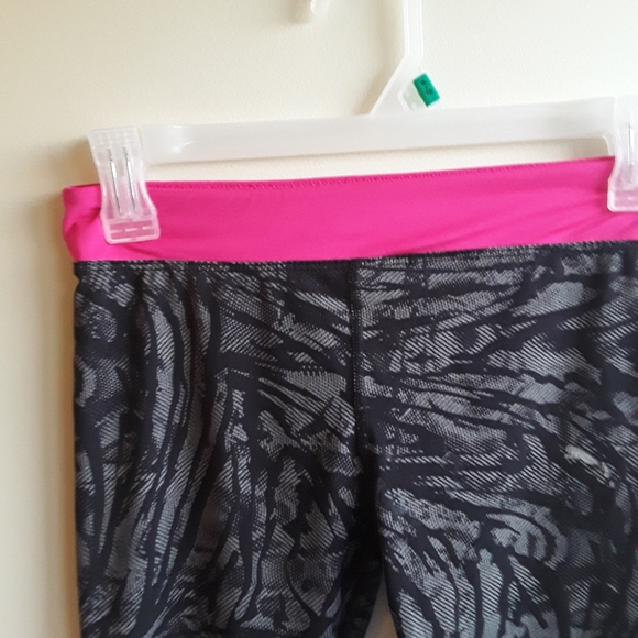 Puma Girls pink and silver pant/leggings L - Picture 3 of 11